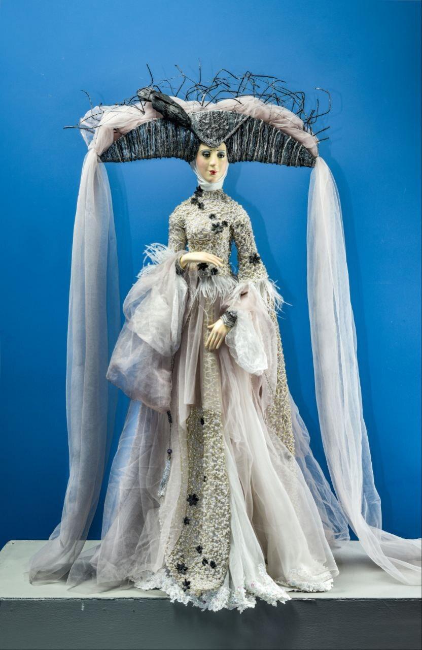 Изображение позиции: АСЛАН И ЗЕМФИРА ДЗИОВЫ. ПЛАТЬЕ ДЛЯ НОЧНОЙ ПТИЦЫ