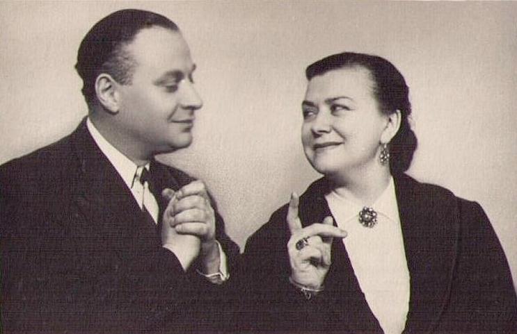 Изображение позиции: Вечер к 100-летию со дня рождения актёра Александра Менакера. Б. М. Поюровский «Творческая семья: Мария Миронова, Александр Менакер, Андрей Миронов»